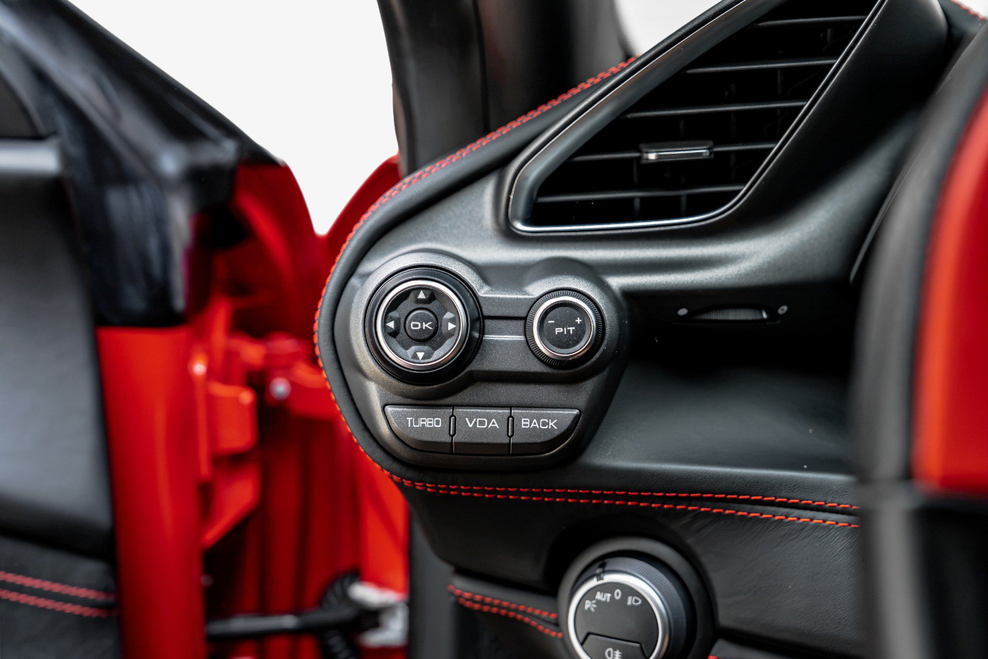 Used 2018 Ferrari 488 GTB RWD image 43