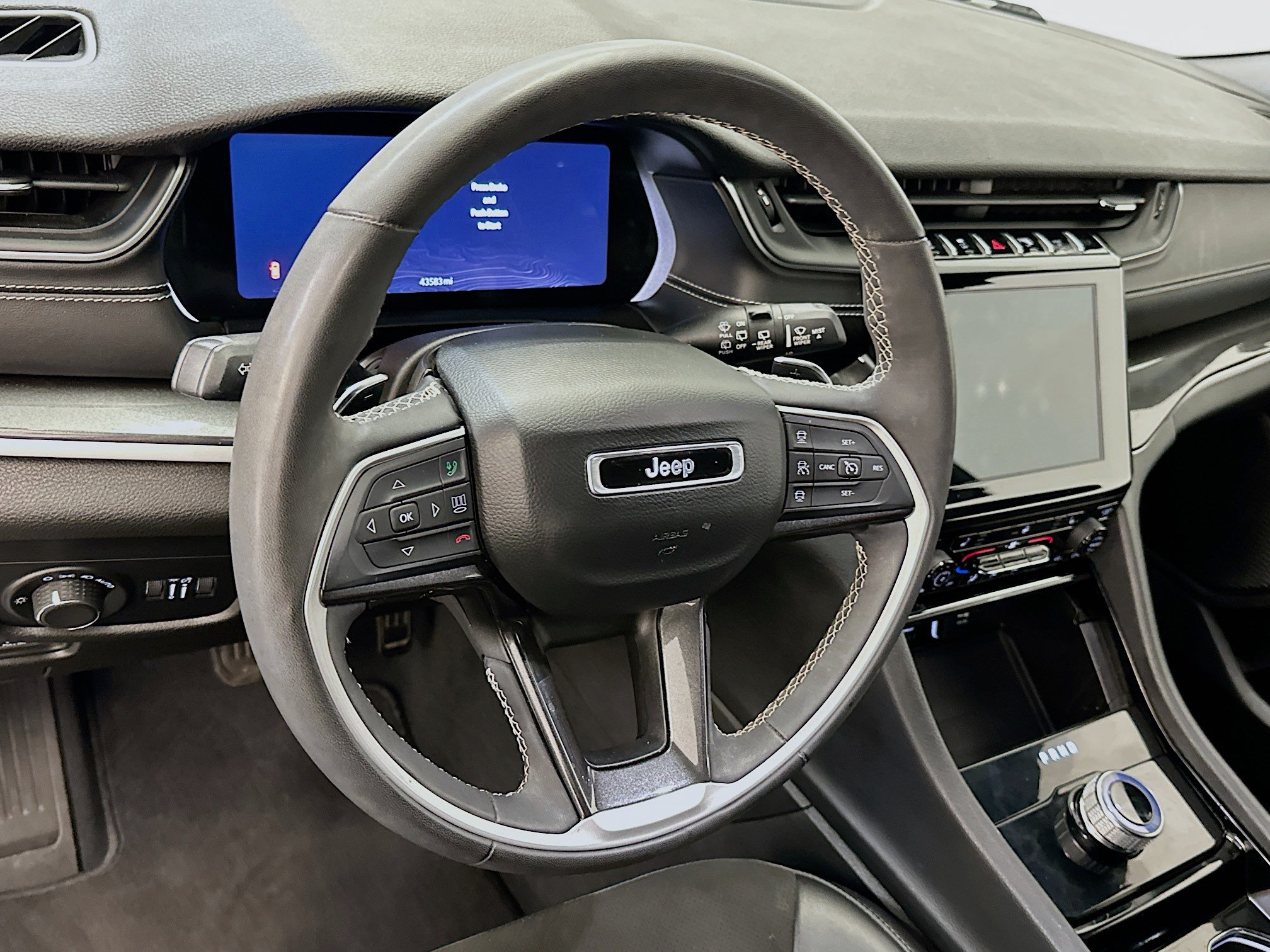 Used 2023 Jeep Grand Cherokee L Laredo AWD/4WD image 18