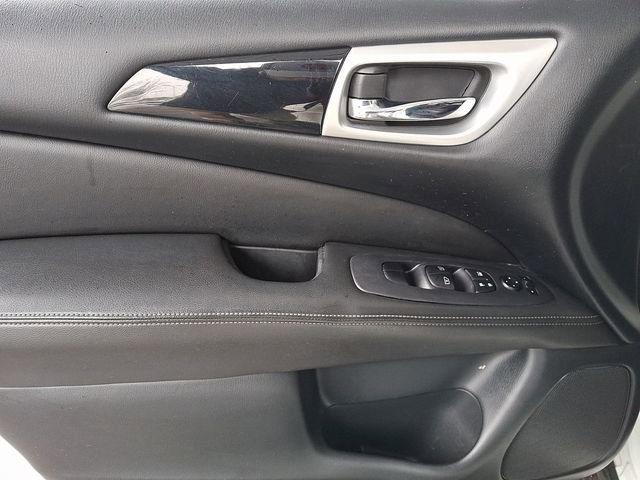 Used 2019 Nissan Pathfinder SV image 14