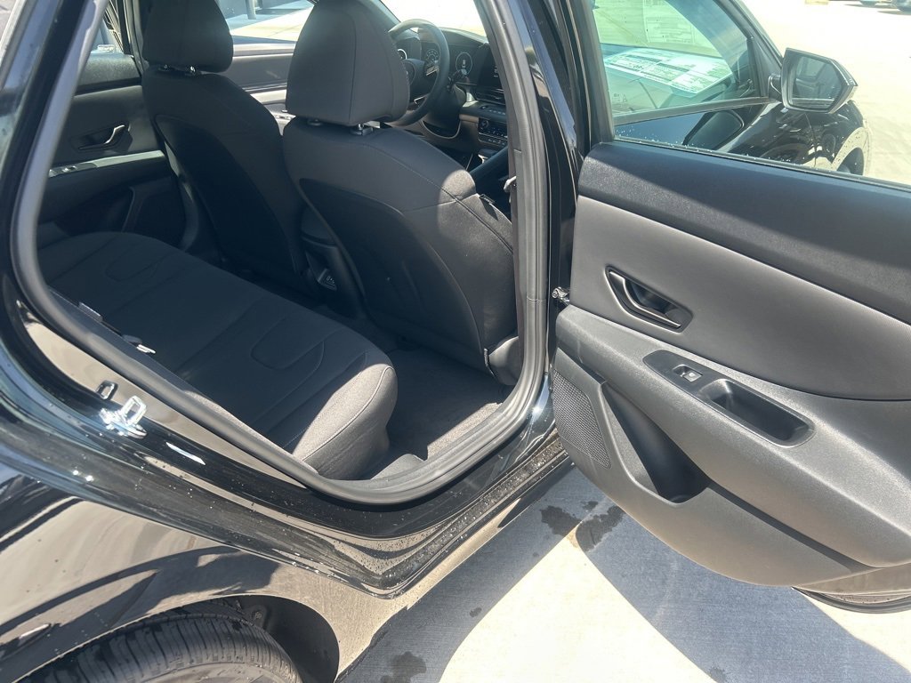 New 2025 Hyundai Elantra SEL image 25