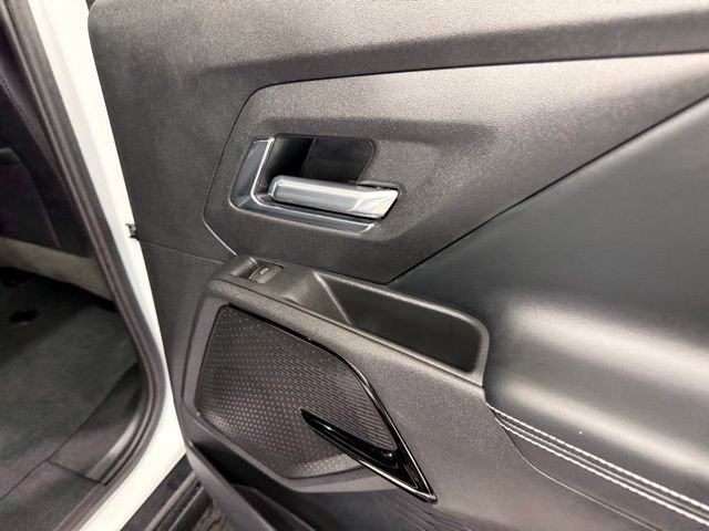 Used 2025 Chevrolet Silverado EV LT image 27