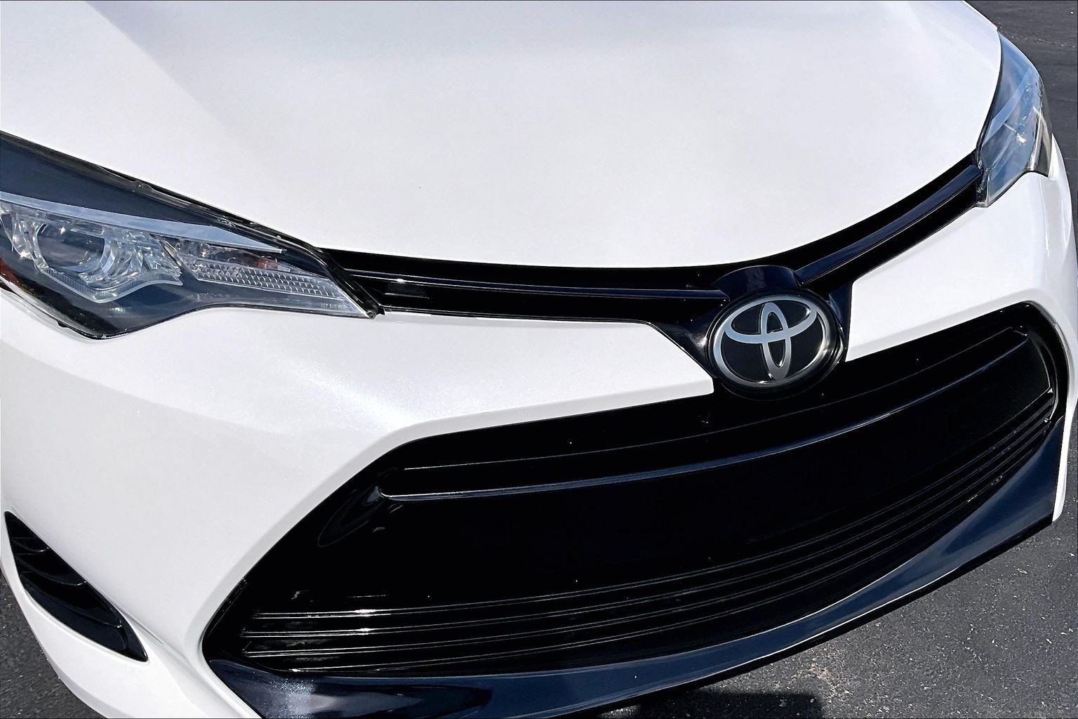 Used 2017 Toyota Corolla LE w/ Carpet Mat Package (TMS) FWD image 27