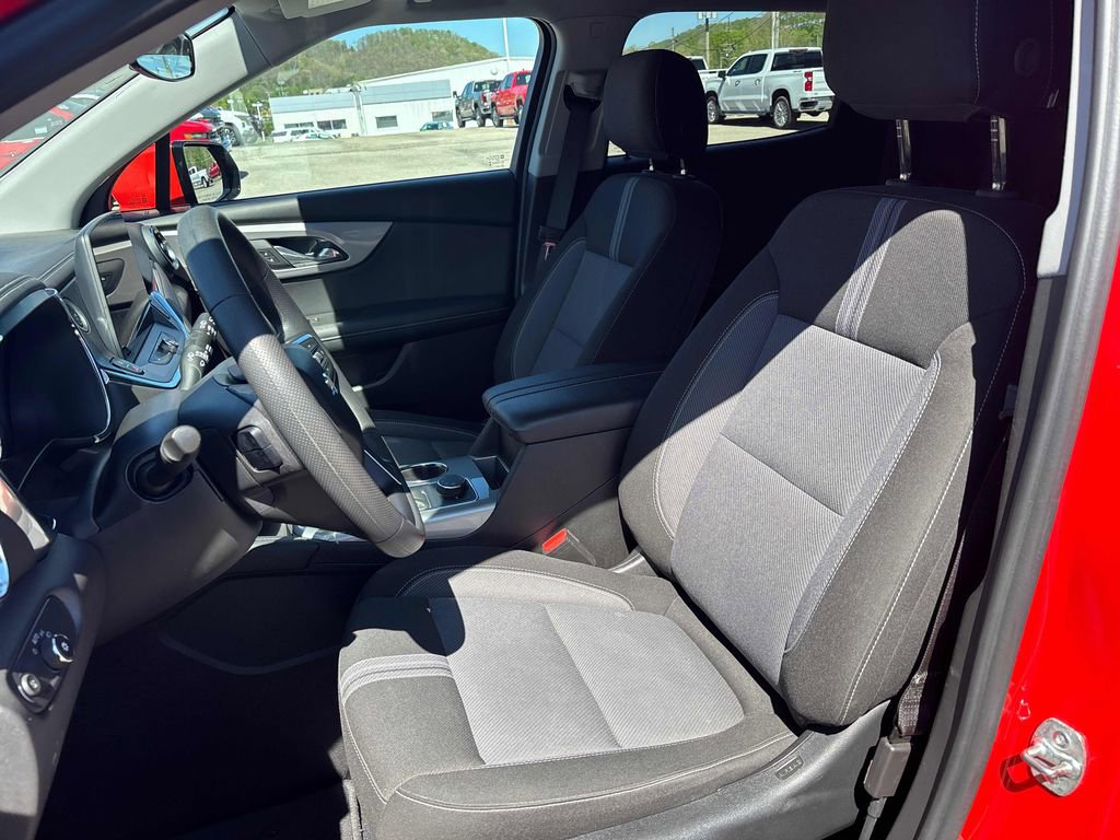 Used 2025 Chevrolet Blazer LT AWD/4WD image 12