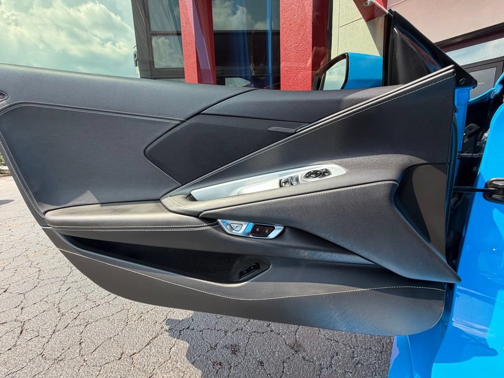 Used 2022 Chevrolet Corvette Stingray Coupe w/ Z51 Performance Package RWD image 18