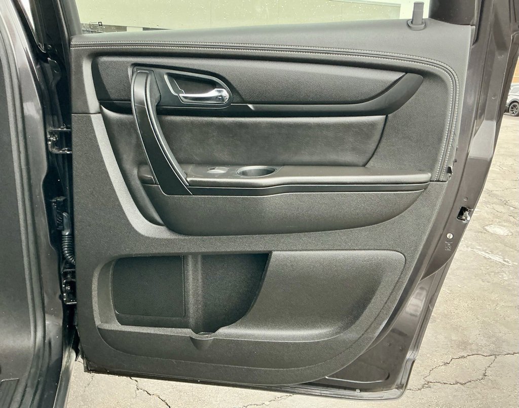 Used 2016 Chevrolet Traverse LT w/ Style and Technology Package image 25