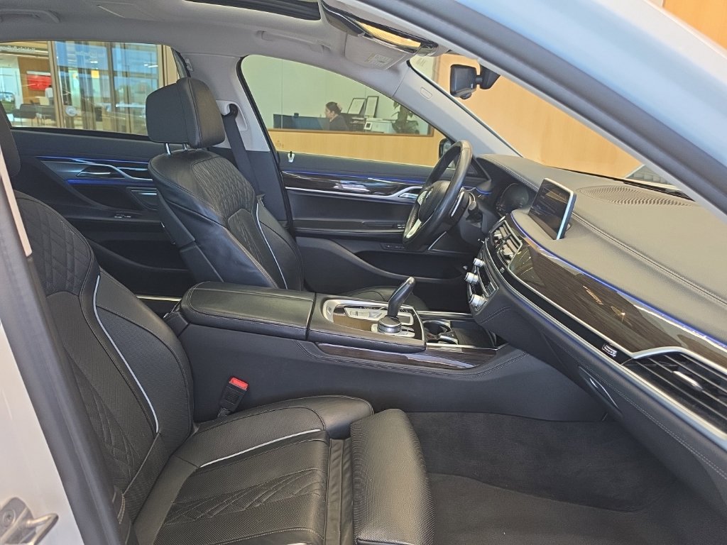 Used 2022 BMW 740i w/ Premium Package RWD image 59