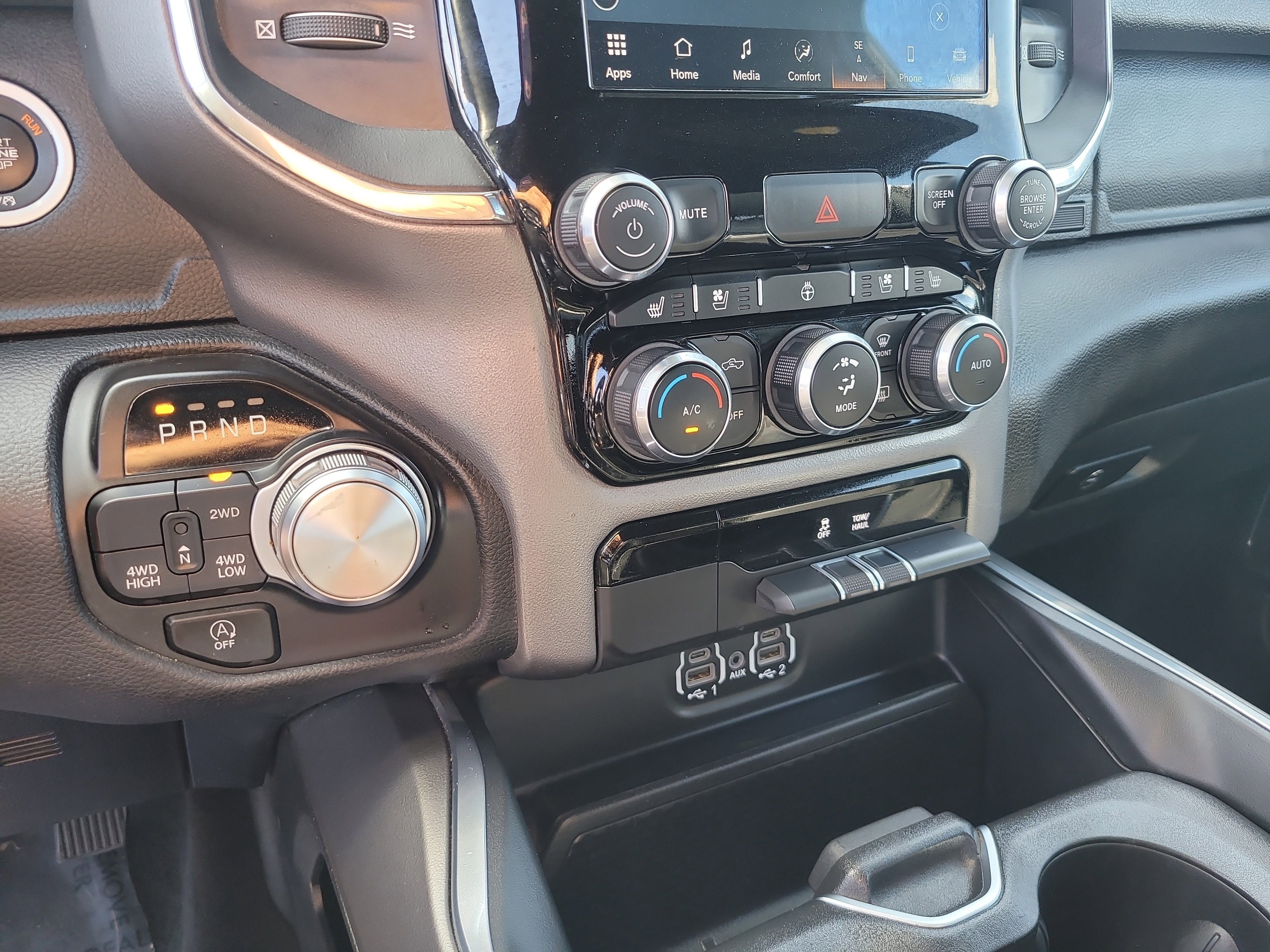 Used 2024 RAM 1500 Laramie AWD/4WD image 23