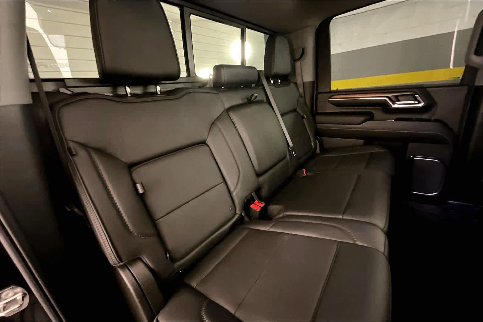 Used 2024 GMC Sierra 3500 Denali w/ Denali Reserve Package AWD/4WD image 20