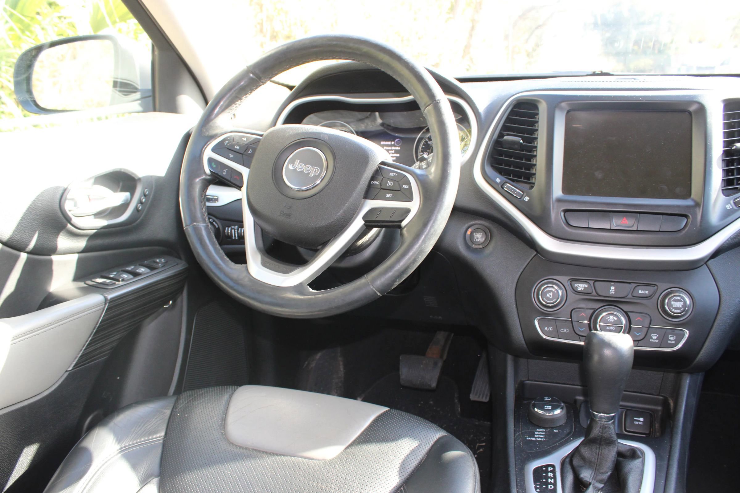 Used 2014 Jeep Cherokee Limited w/ Luxury Group image 7