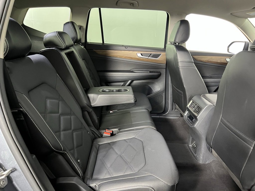 Used 2025 Volkswagen Atlas SE image 31