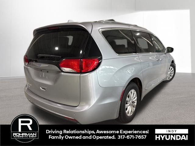 Used 2018 Chrysler Pacifica Touring-L image 8