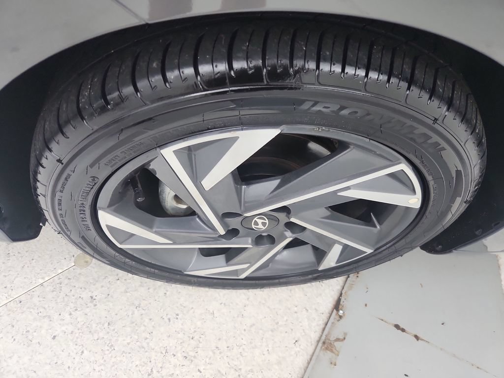 Used 2025 Hyundai Elantra SEL FWD image 38