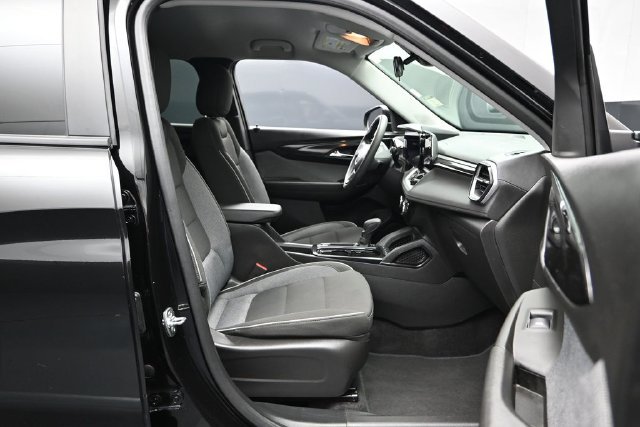 Used 2025 Chevrolet TrailBlazer LT FWD image 24