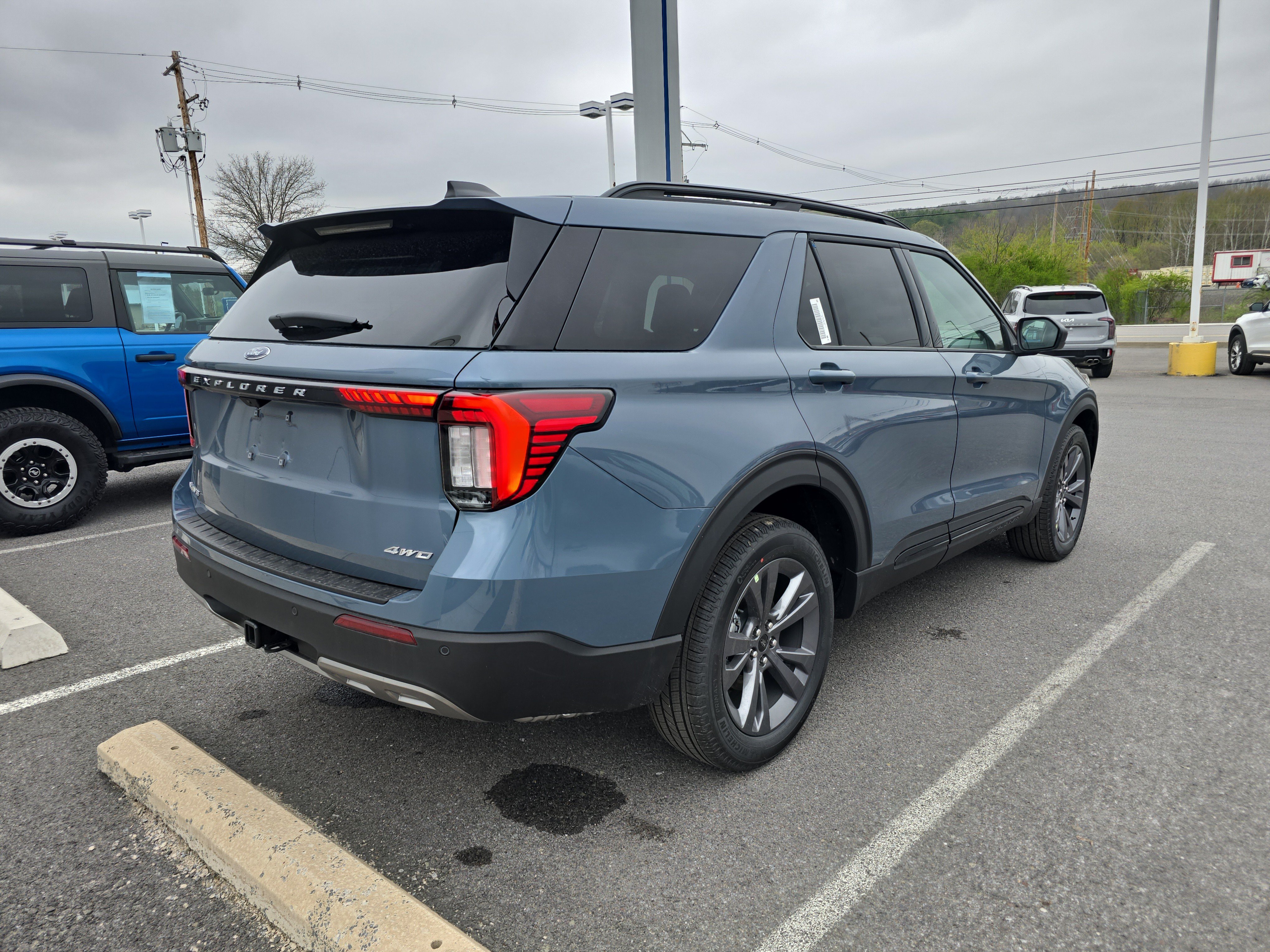 New 2026 Ford Explorer Active w/ Active Comfort Package AWD/4WD image 3