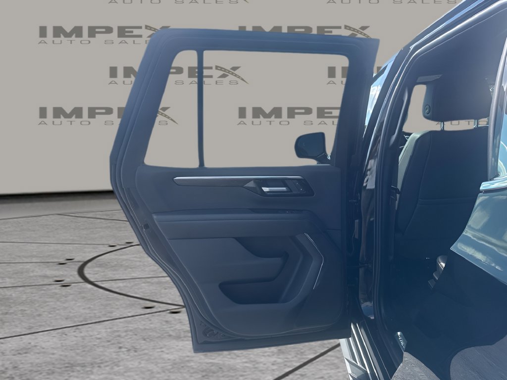 Used 2025 Chevrolet Tahoe LT AWD/4WD image 28