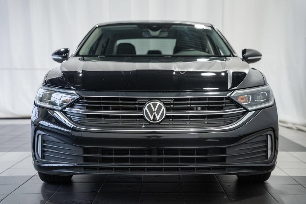 Used 2024 Volkswagen Jetta SEL FWD image 2