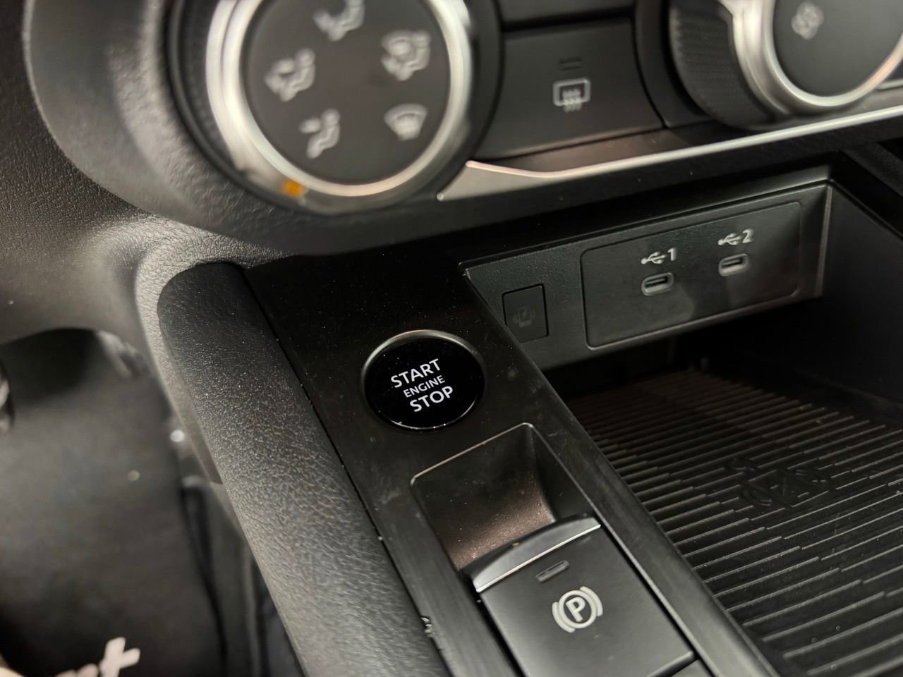 Used 2025 Nissan Kicks SV image 20