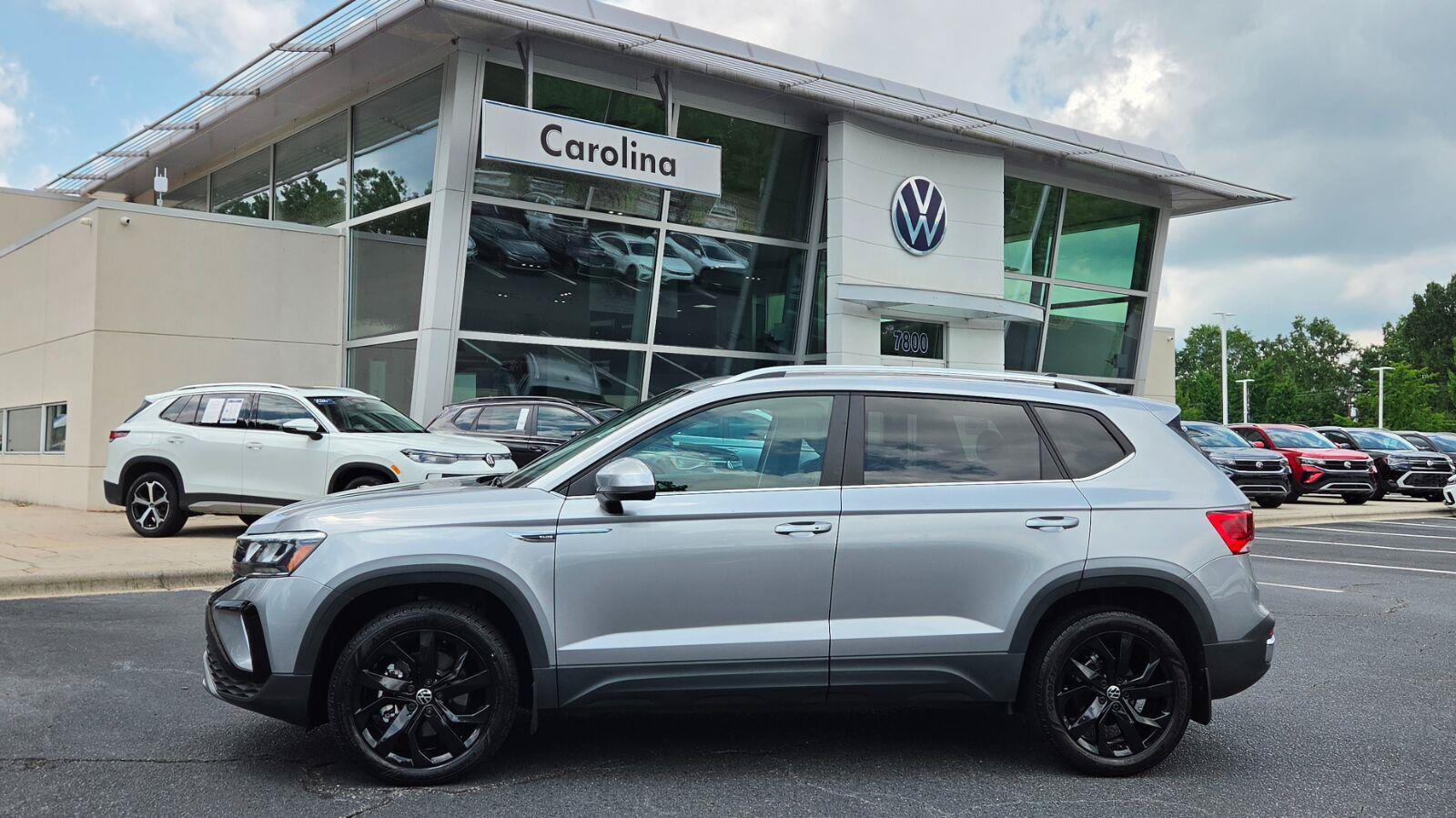 Certified 2023 Volkswagen Taos SE w/ Panoramic Sunroof Package FWD image 2