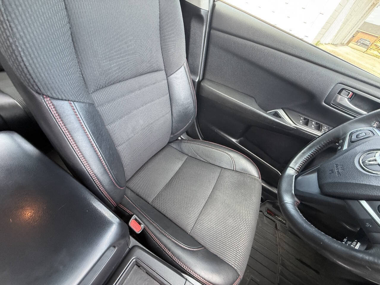 Used 2017 Toyota Camry SE FWD image 31