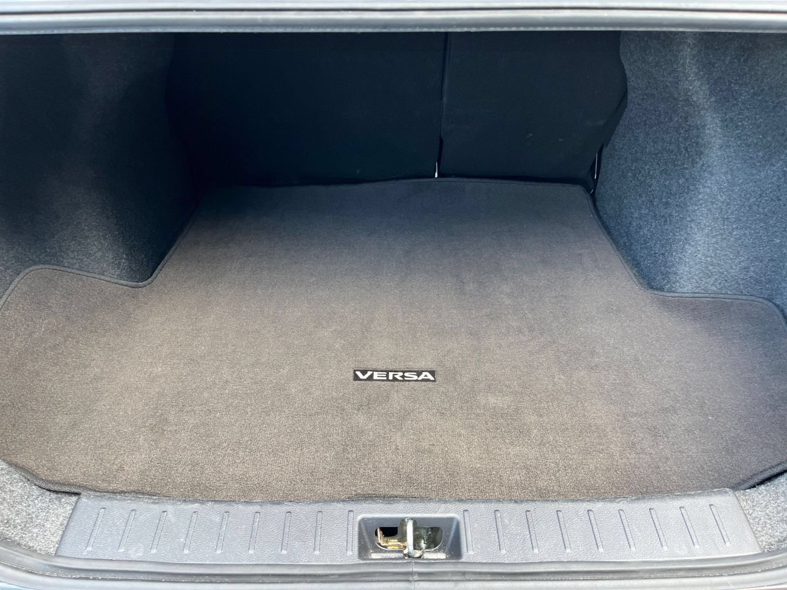 Used 2025 Nissan Versa SV FWD image 32