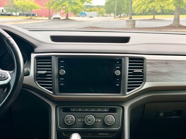 Used 2020 Volkswagen Atlas Cross Sport SE w/ Panoramic Sunroof Package FWD image 22