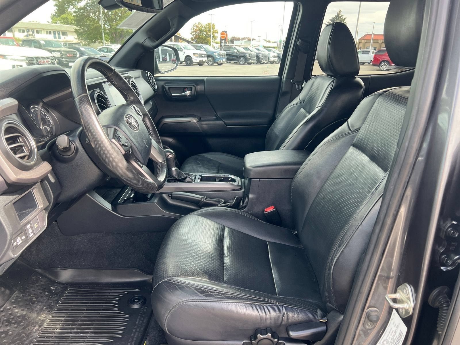 Used 2019 Toyota Tacoma TRD Off-Road AWD/4WD image 12