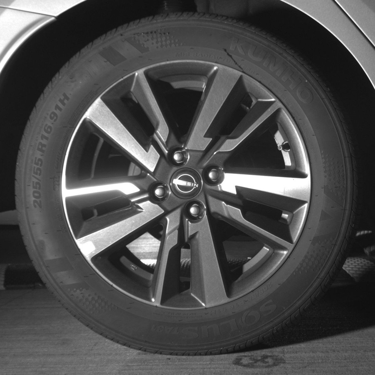 Used 2025 Nissan Versa SV image 15