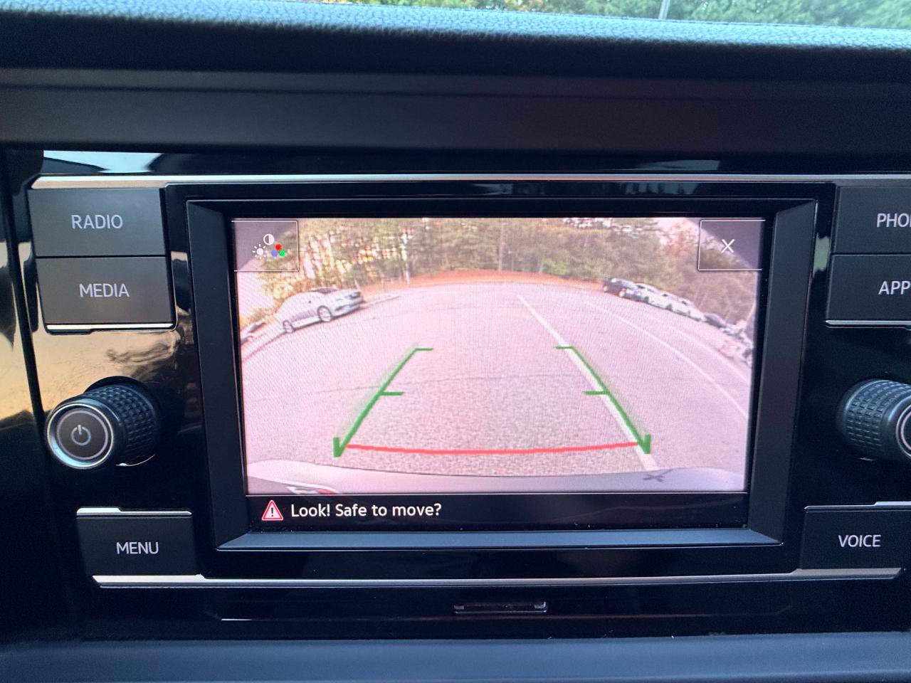 Used 2022 Volkswagen Jetta SE w/ Panoramic Sunroof Package FWD image 21