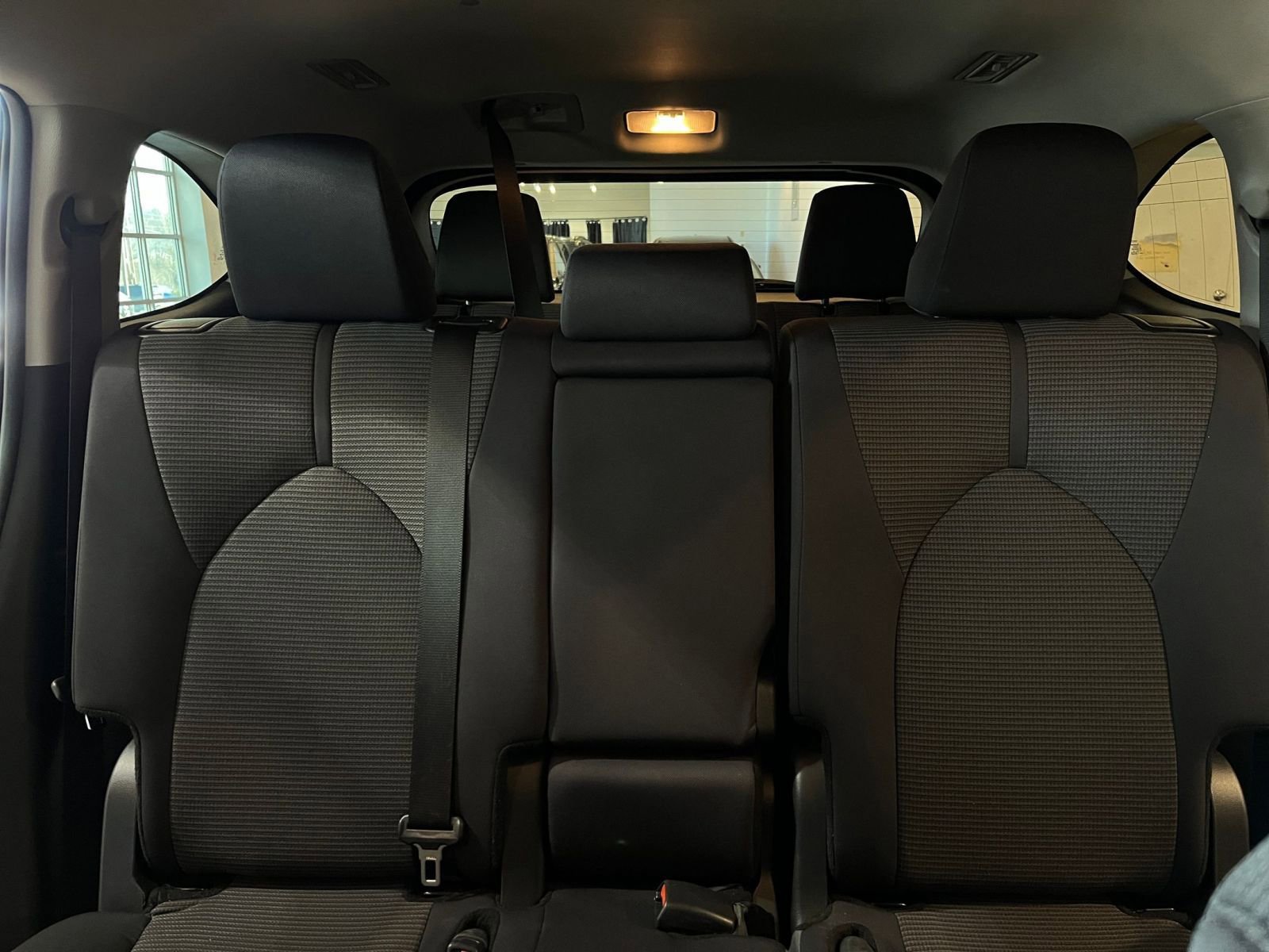 Used 2025 Toyota Highlander LE image 40