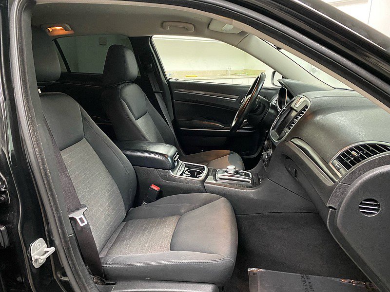 Used 2022 Chrysler 300 Touring w/ Sport Appearance Package image 14