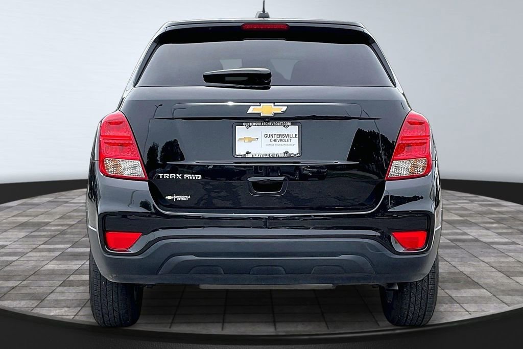 Used 2022 Chevrolet Trax LS w/ Tint and Cruise Package AWD/4WD image 4
