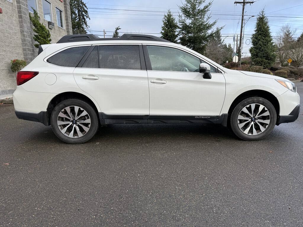 Used 2015 Subaru Outback 2.5i Limited AWD/4WD image 3
