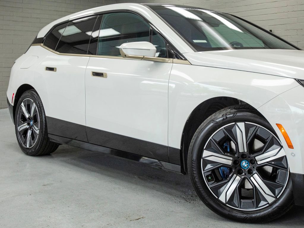 Used 2023 BMW iX xDrive50 w/ Premium Package AWD/4WD image 7