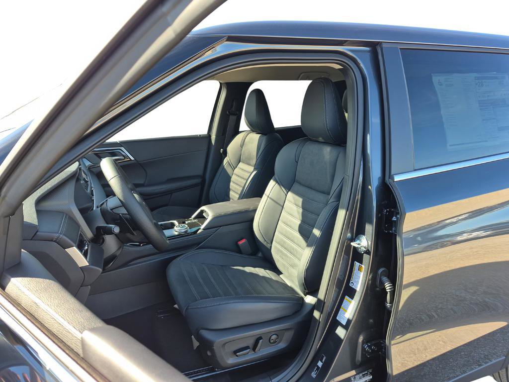 New 2026 Mitsubishi Outlander SE image 16