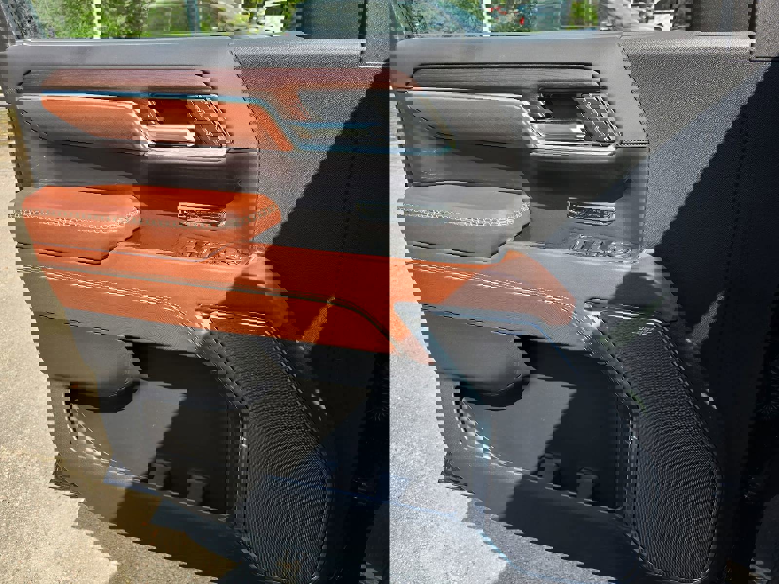 Used 2024 GMC Sierra 1500 Denali Ultimate image 28