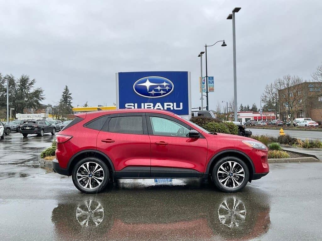 Used 2022 Ford Escape SEL w/ SEL Stealth AWD Package image 9