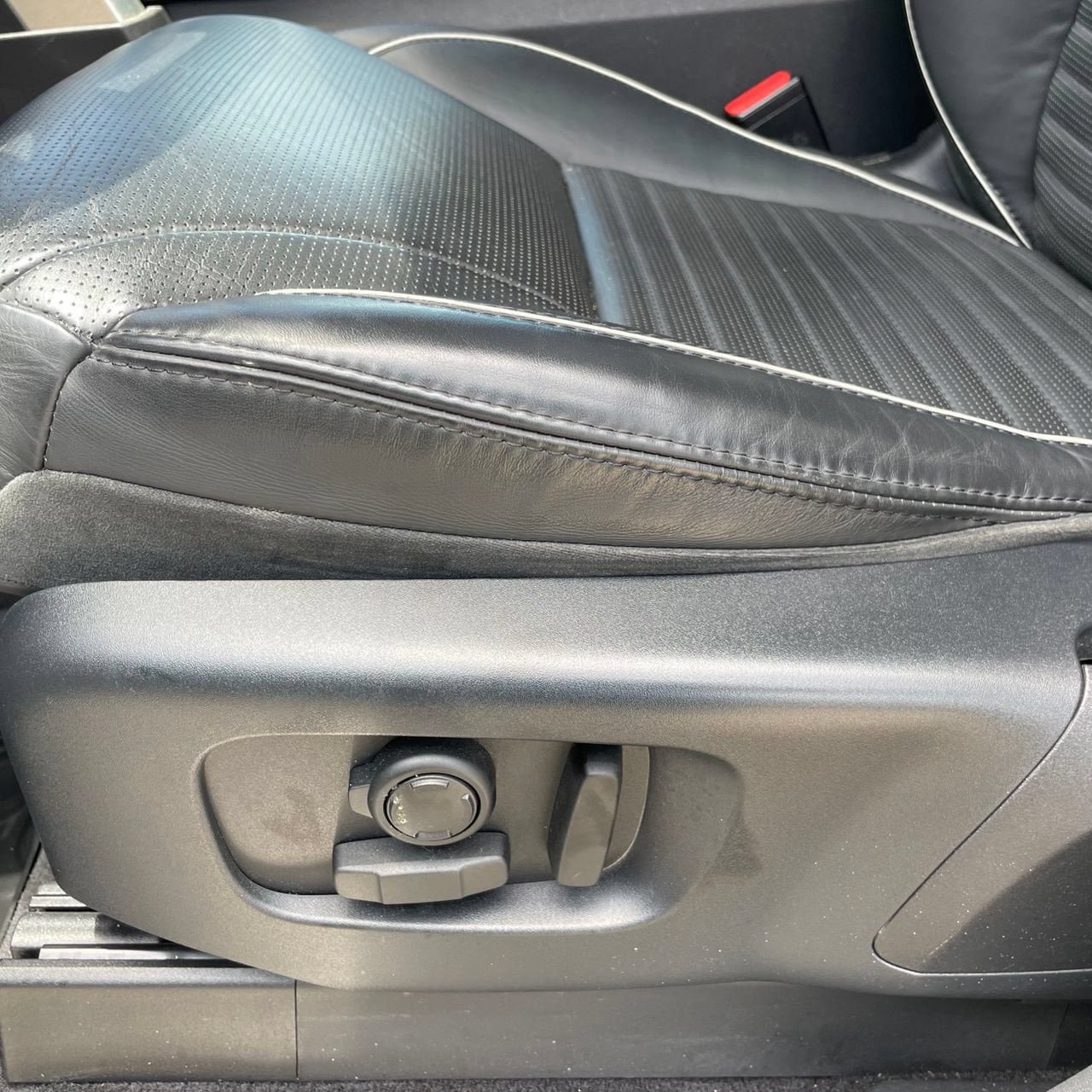Used 2019 Land Rover Discovery HSE AWD/4WD image 23