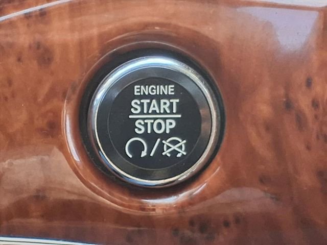 Used 2013 Jeep Grand Cherokee Limited image 16