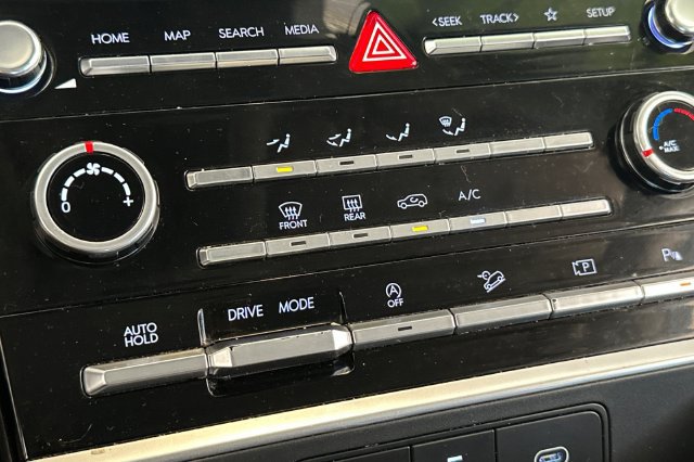 Used 2025 Hyundai Santa Fe SE FWD image 25