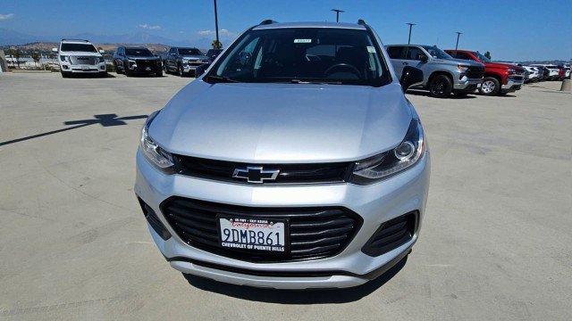 Used 2022 Chevrolet Trax LT w/ Redline Edition FWD image 3
