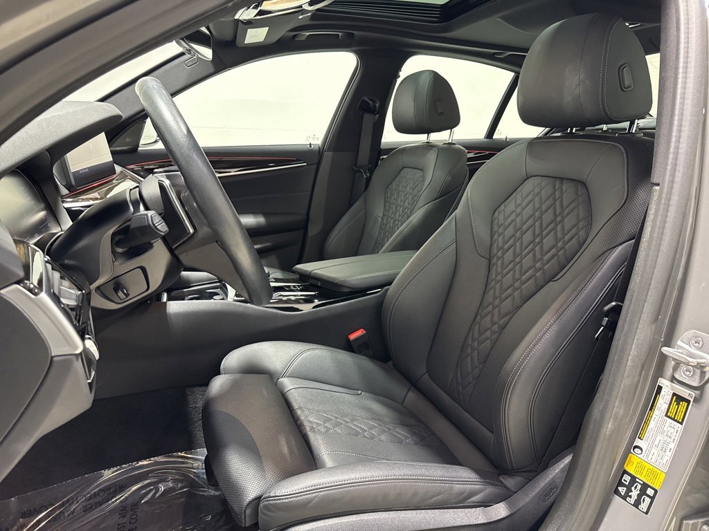 Used 2022 BMW 530i xDrive w/ Premium Package image 11