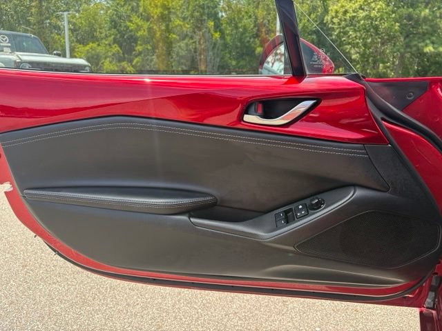Used 2025 MAZDA MX-5 Miata RF Grand Touring RWD image 10