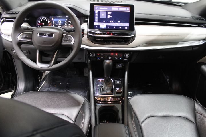 Used 2024 Jeep Compass Limited AWD/4WD image 2