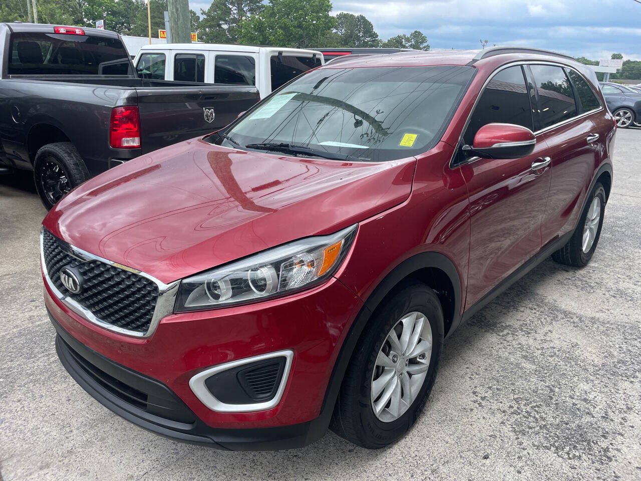 Used 2017 Kia Sorento LX FWD image 2