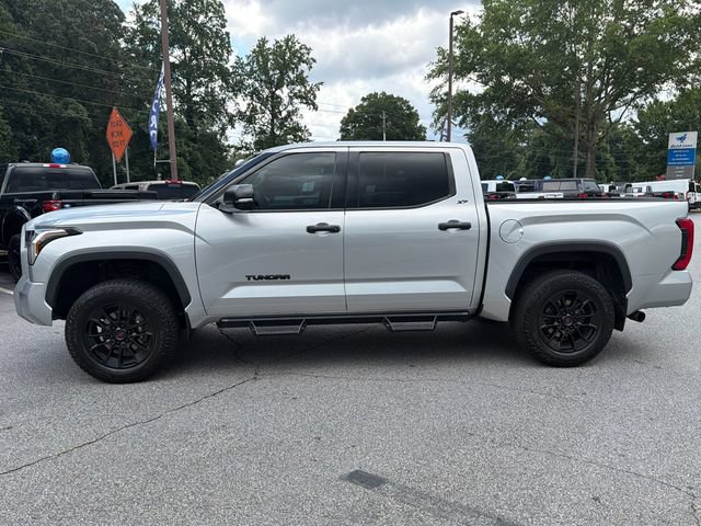 Used 2022 Toyota Tundra SR5 w/ SR5 Convenience Package AWD/4WD image 4