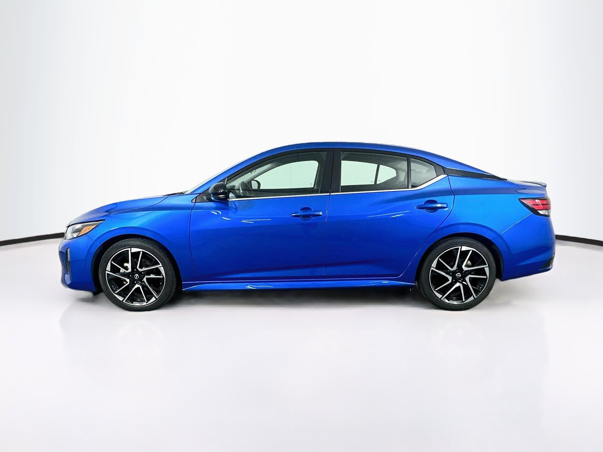 Used 2025 Nissan Sentra SR FWD image 4