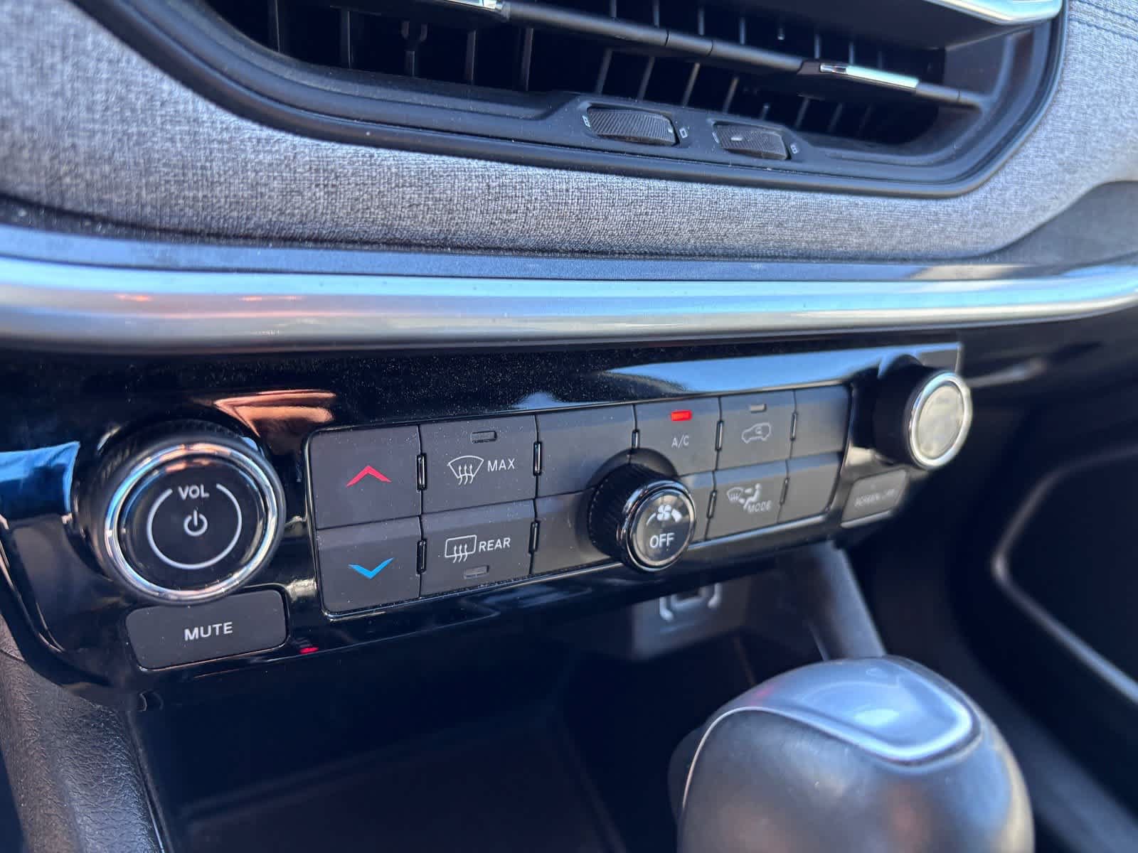 Used 2024 Jeep Compass Latitude AWD/4WD image 19