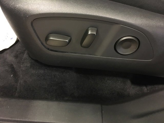 Used 2025 Chevrolet Traverse LT image 35