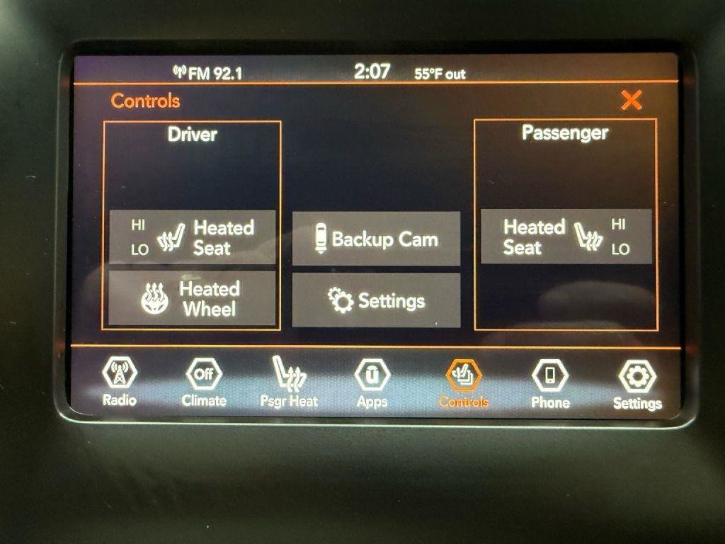 Used 2019 Jeep Cherokee Latitude Plus w/ Cold Weather Group AWD/4WD image 17