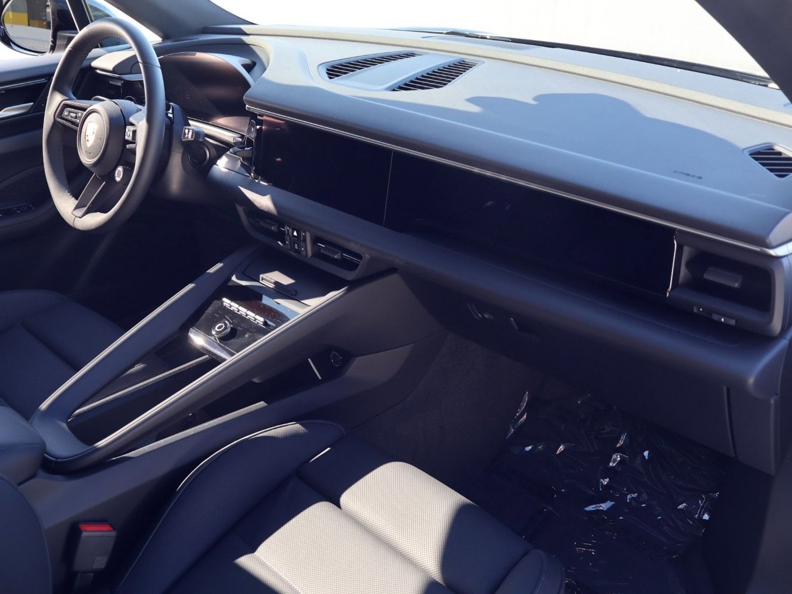 New 2026 Porsche Macan Electric image 25